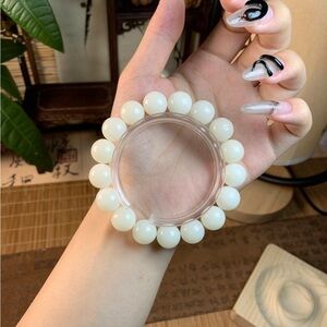 Elegant Cream Beaded Bracelet